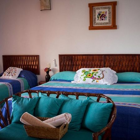 Casa Adriana Hotell Zihuatanejo Exteriör bild